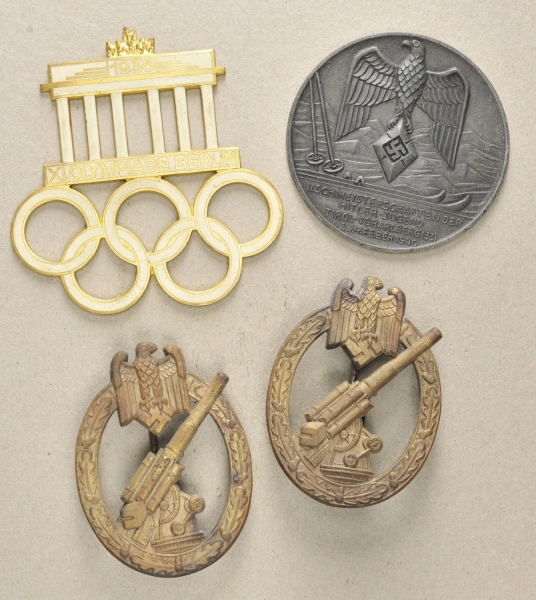 1.2.) Deutsches Reich (1933-45)Große XI Olympiade Berlin Plakette.1.) Buntmetall vergoldet,