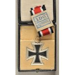 8.1) NachtragEisernes Kreuz, 1939, 2. Klasse, im Etui.Geschwärzter Eisenkern, versilberte Zarge, mit