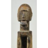 7.2.) EthnologicaFetischfigur "bilongo" oder "nkisi", Teke (D. R. Kongo)Höhe 26,5 cm. Gesicht mit