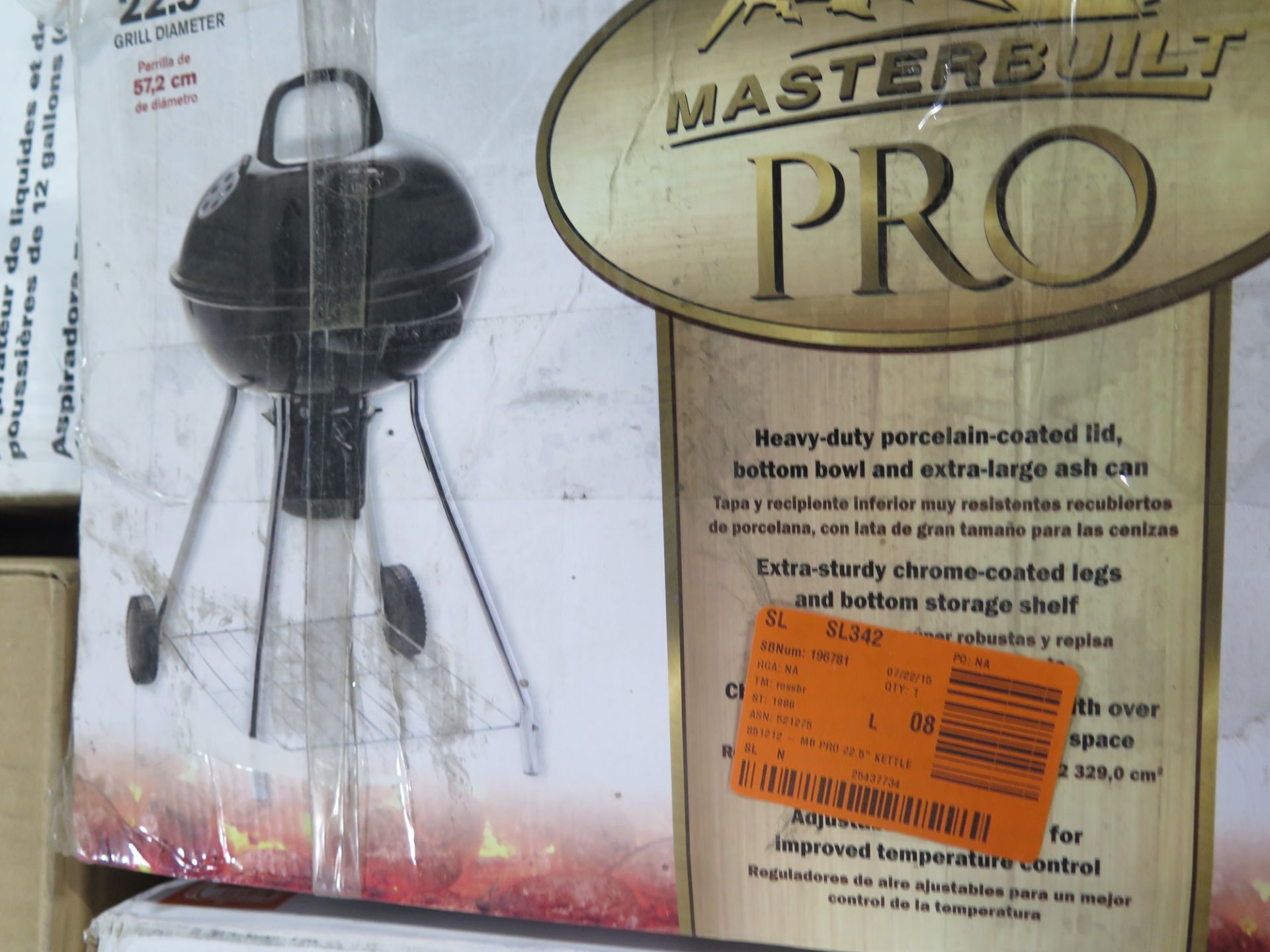 Lot of Grills,Vacs. & with $1059 ESTIMATED retail value. Lot includesMasterbuilt Pro 22.5 in.