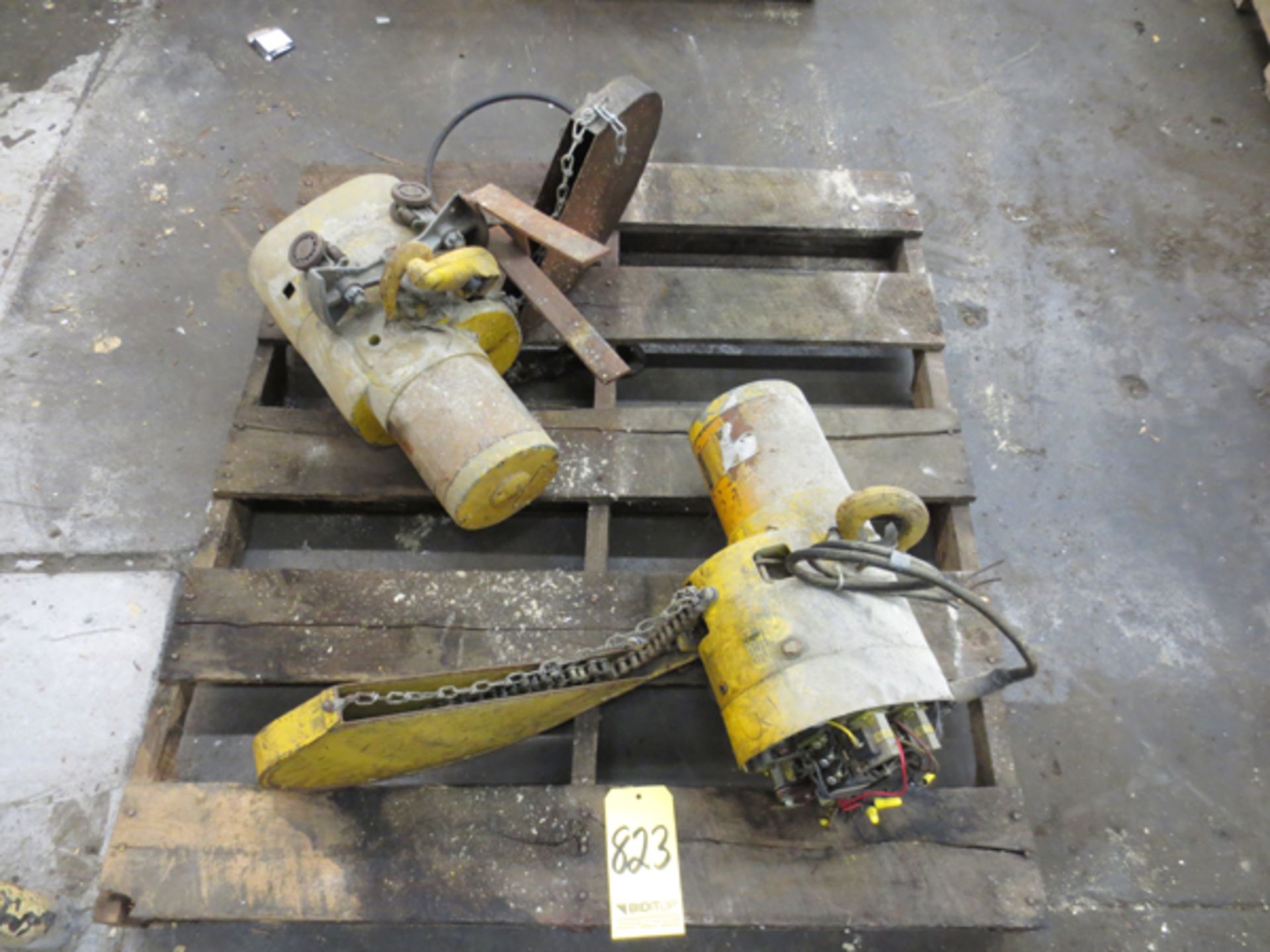 Pallet w/ 2 Budgit Chain Hoist 1 - 1/2 Ton, �, 1 - Unknown