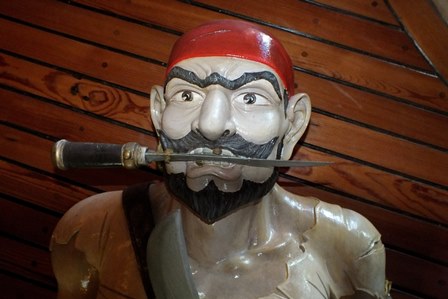 A 20th century carved wood and painted ship's figure head in the form of a Pirate wearing a red - Image 4 of 7