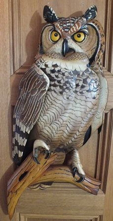 A late 20th century carved wood and painted owl, in low relief, wall mounting, depicted perched on a - Image 2 of 2