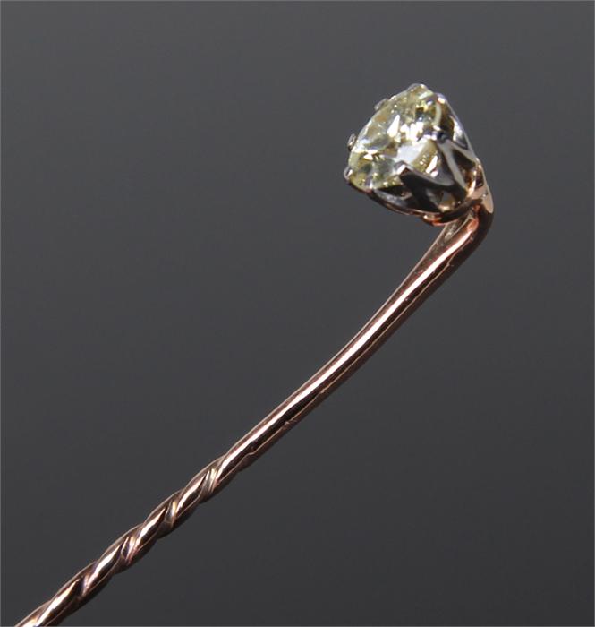 Single diamond set stick pin, the single diamond at approximately 0.80 carat, raised on a gold pin - Image 2 of 10