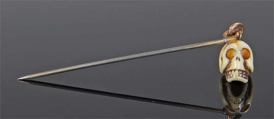 Early 19th Century ivory skull stick pin, the skull attached to a 9 carat gold chain and loop - Image 2 of 2