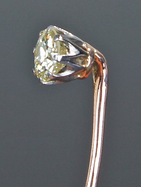 Single diamond set stick pin, the single diamond at approximately 0.80 carat, raised on a gold pin - Image 4 of 10