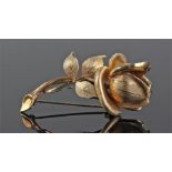 9 carat gold flower brooch, modelled as a rose, 7.3 grams