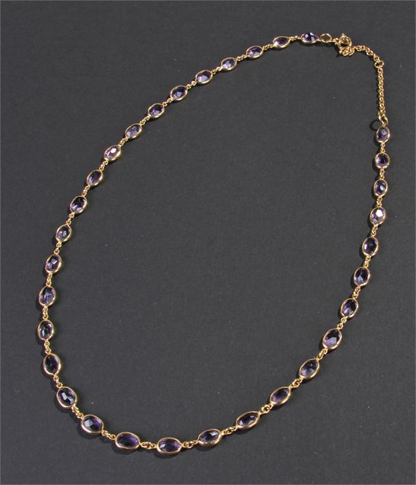 18 carat gold amerthyst set necklace, with a row of 32 set in oval mounts, length 48cm - Image 5 of 6