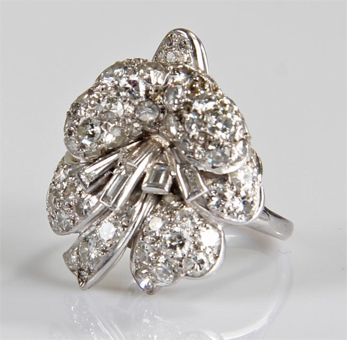 Impressive Platinum and diamond set ring, in the form of ribbons and flowers, with central - Image 2 of 2