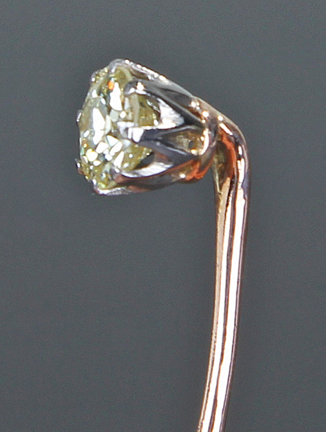 Single diamond set stick pin, the single diamond at approximately 0.80 carat, raised on a gold pin - Image 9 of 10