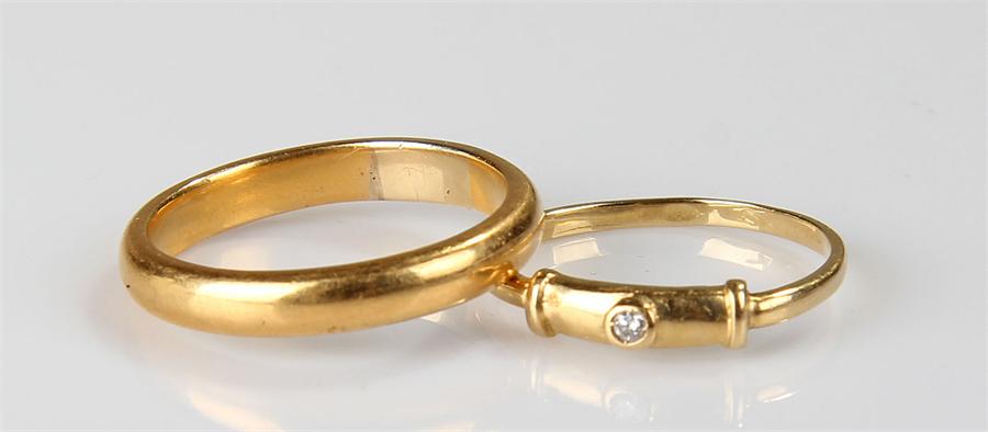 Two rings, to include a yellow metal diamond set r