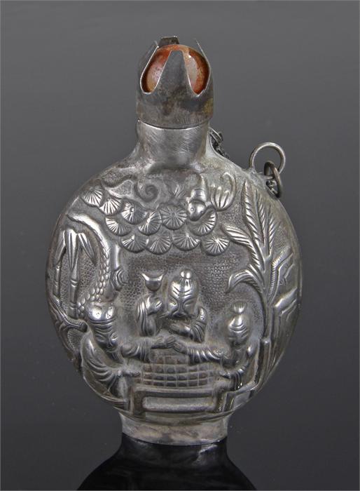 Chinese white metal snuff bottle, the embossed bot