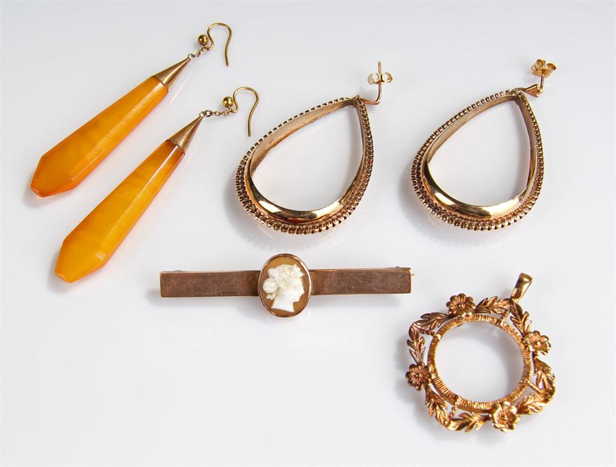Mixed jewellery, to include two 9 carat gold earri