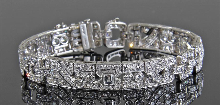 Fine platinum diamond set bracelet, diamonds grade