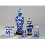 Mixed Chinese ceramics, to include Chinese blue an
