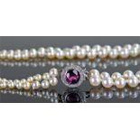 Pearl and tourmaline necklace, the pearls of gradu