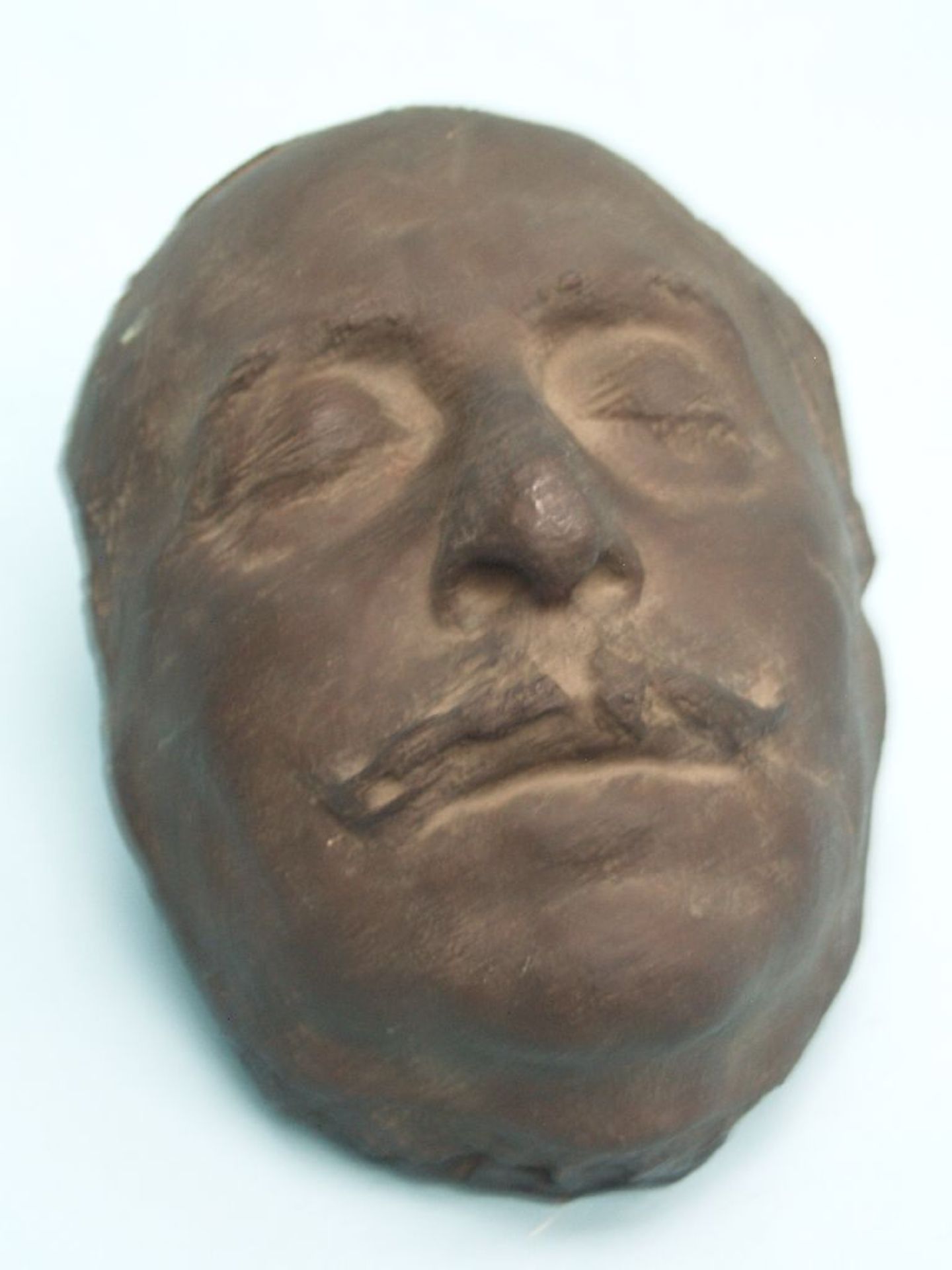 Bronzemaske - Totenmaske?,älterer Mann mit Bart,H.ca.23cmAufrufpreis: 40 EUR

Bronze Mask - death