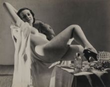 Dora Maar (1907-1997) - Jeune Femme Nue Assise dans un Fauteuil, 1930 Gelatin silver print on Agfa