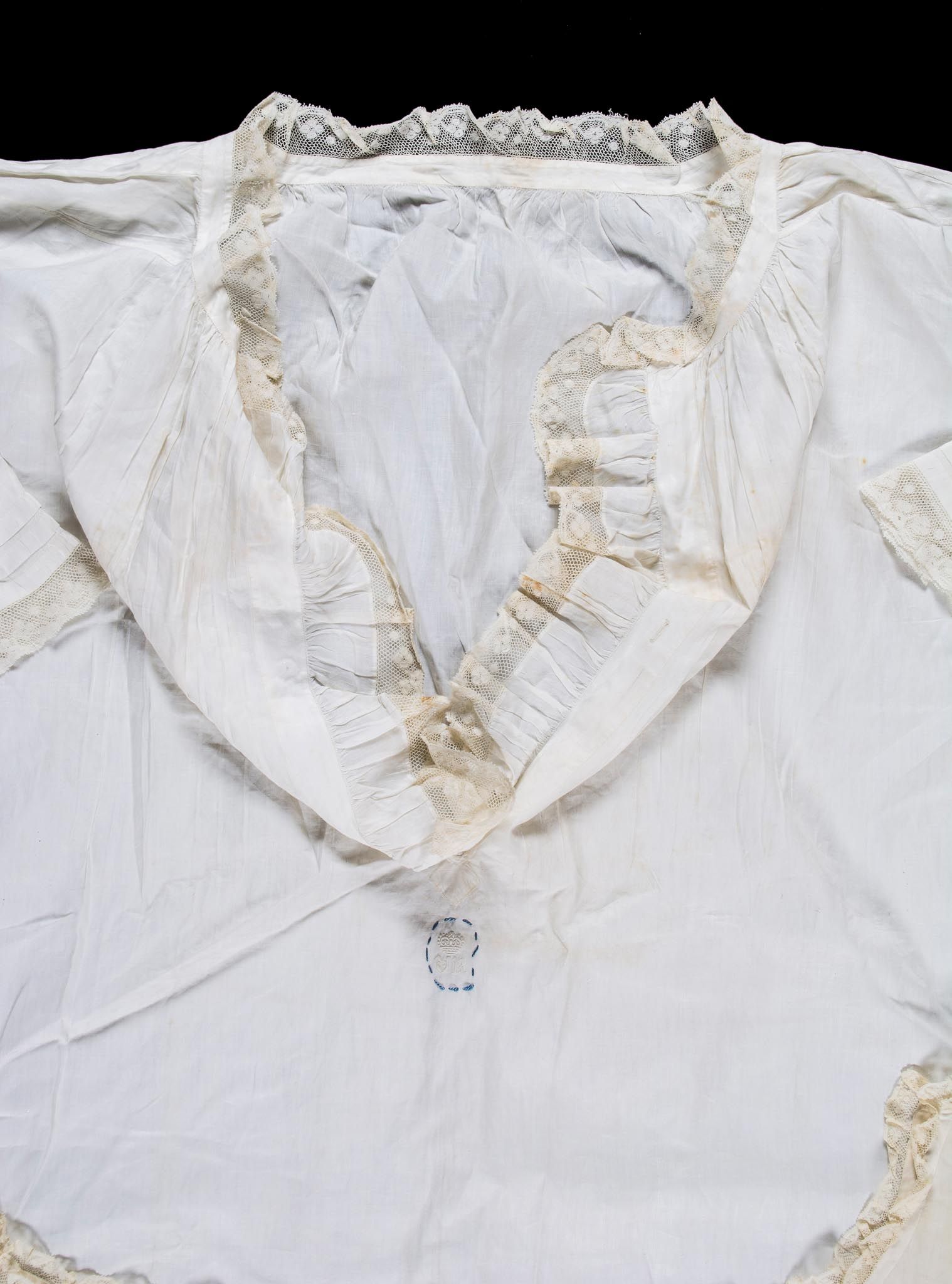 .- Collection of Queen Victoria's undergarments  ( Queen of Great Britain and Ireland  , 1819- - Image 8 of 8