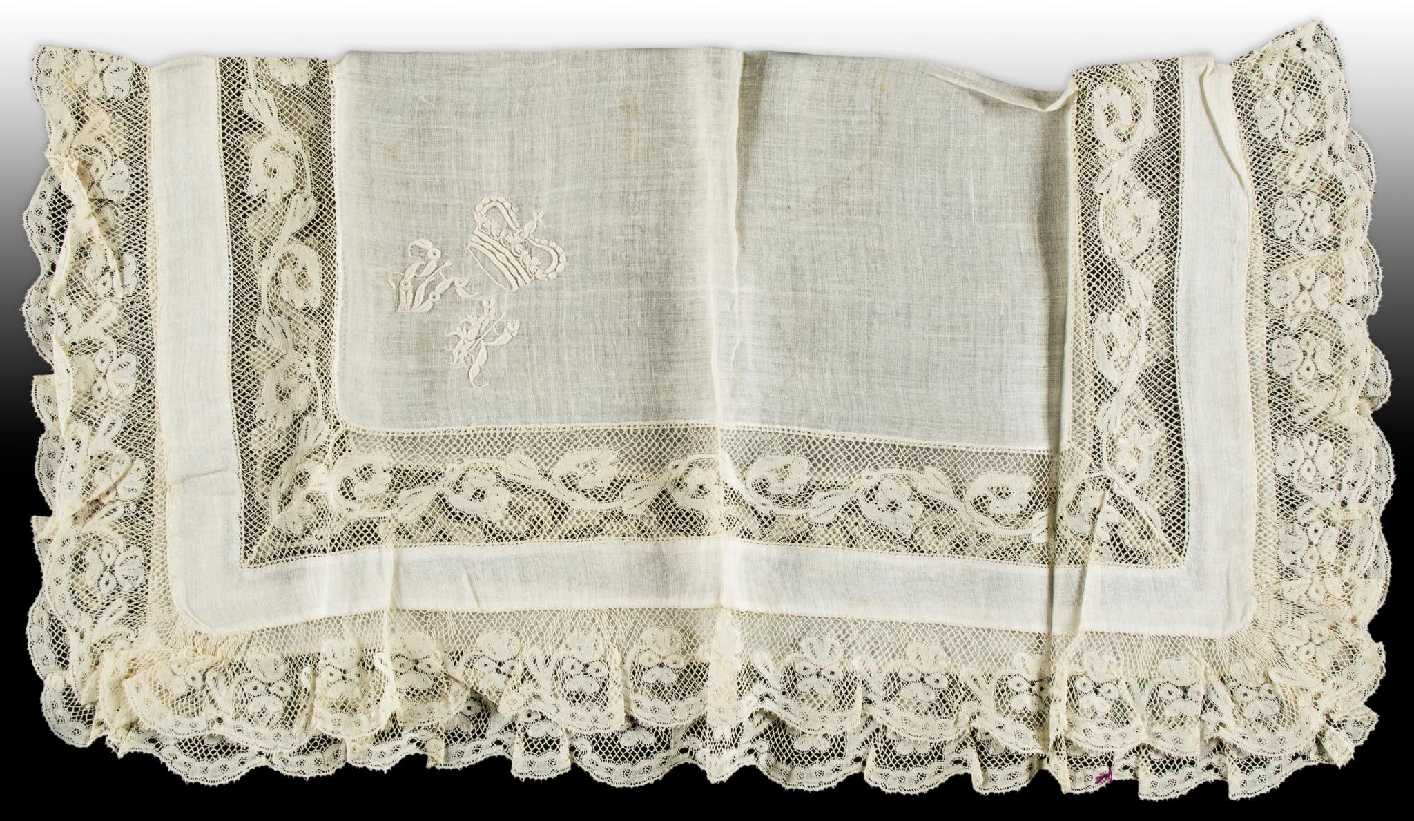 .- Collection of Queen Victoria's undergarments  ( Queen of Great Britain and Ireland  , 1819- - Image 6 of 8