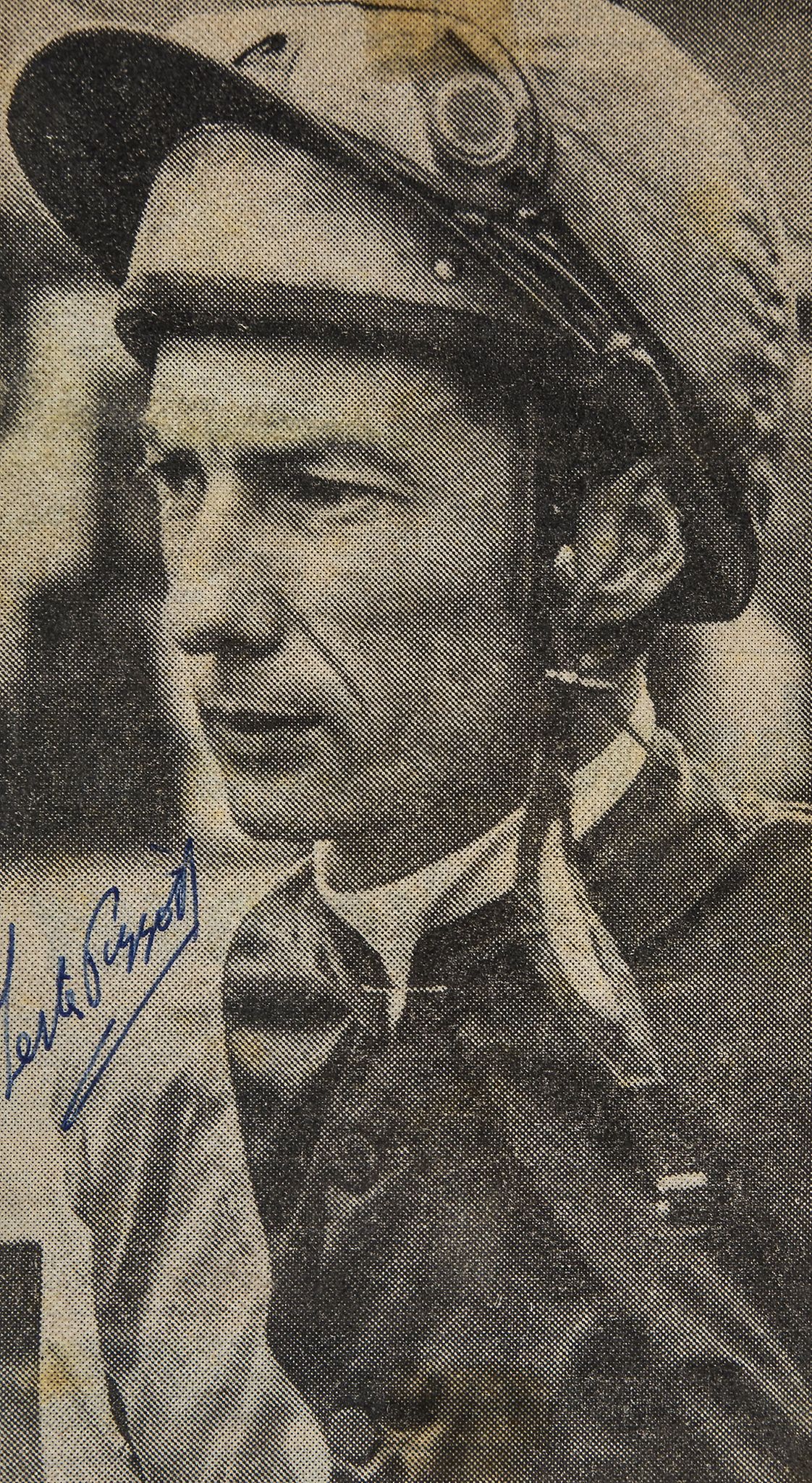AUTOGRAPHS COLLECTION - INCL. SPORT - Large collection of signed photographs, cards, letters Large - Image 9 of 10