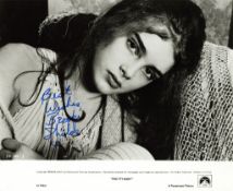FEMALE STARS / GLAMOUR - A good-value collection of approximately 120 signed black and... A good-