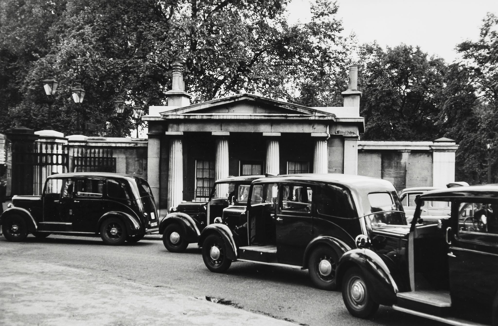 Walker Evans (1903-1975) - Grosvenor Gate, London, June 1955 Gelatin silver print, titled, dated and