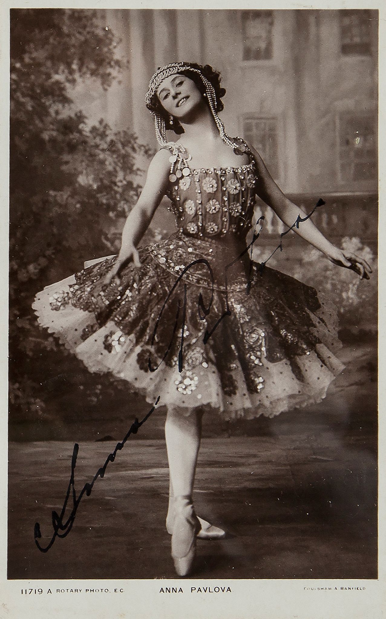 PAVLOVA, ANNA & OTHERS - Black and white vintage postcard photograph of Anna Pavlova as she... Black