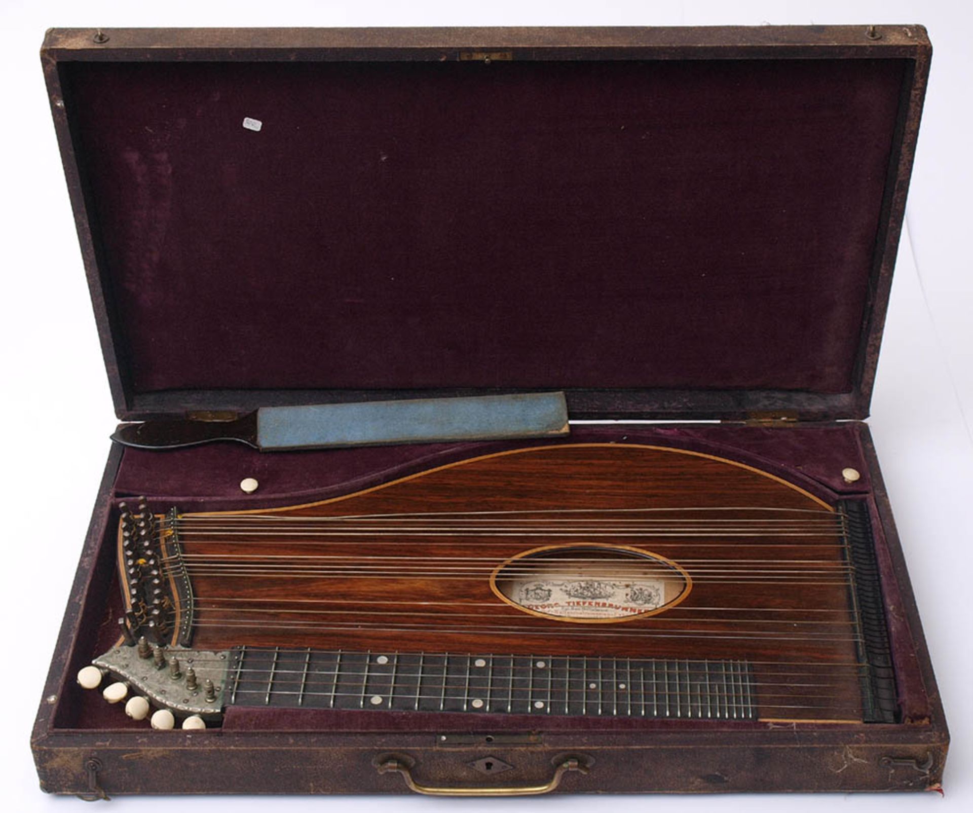 Zither, 19.Jhdt. Originaler Klebezettel von Georg Tiefenbrunner, Hof-Saiteninstrumentenfabrik in