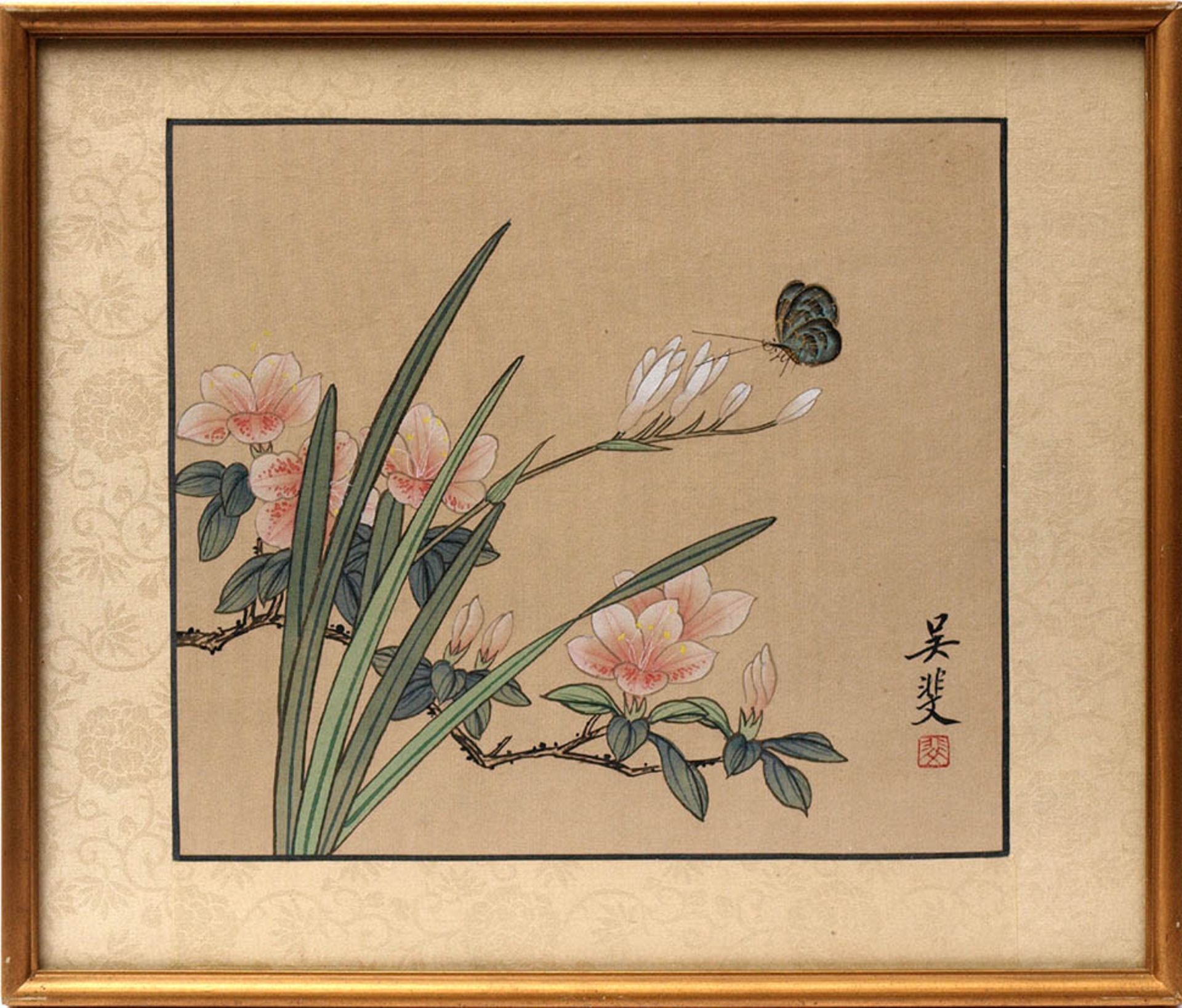 Zwei Tuschezeichnungen, Japan Blütenzweige mit Schmetterlingen. Auf Seide, stempelsigniert, auf