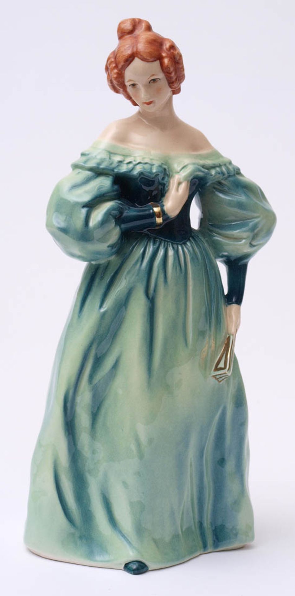 Figurine, Goebel Junge Frau in bodenlangem Abendkleid. Pressmarke 16 285 21, blaue Bodenmarke. H.