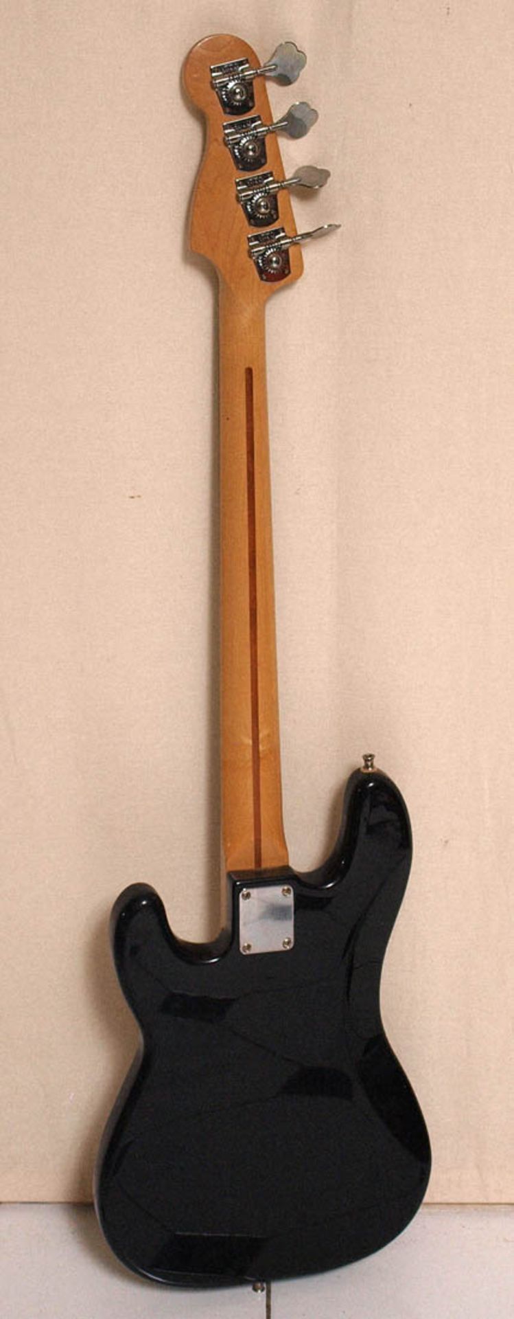 E-Bass, Fender SquireAufrufpreis: 100 EUR - Bild 3 aus 5