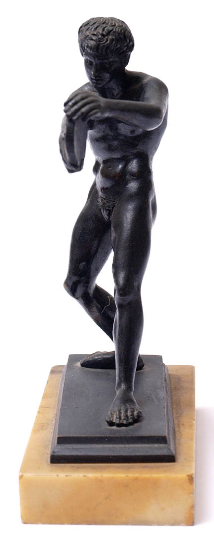 Museumsreplik, 19.Jhdt.Diskuswerfer nach römischem Vorbild. Bronze, schwarz patiniert, auf gelb- - Bild 2 aus 3