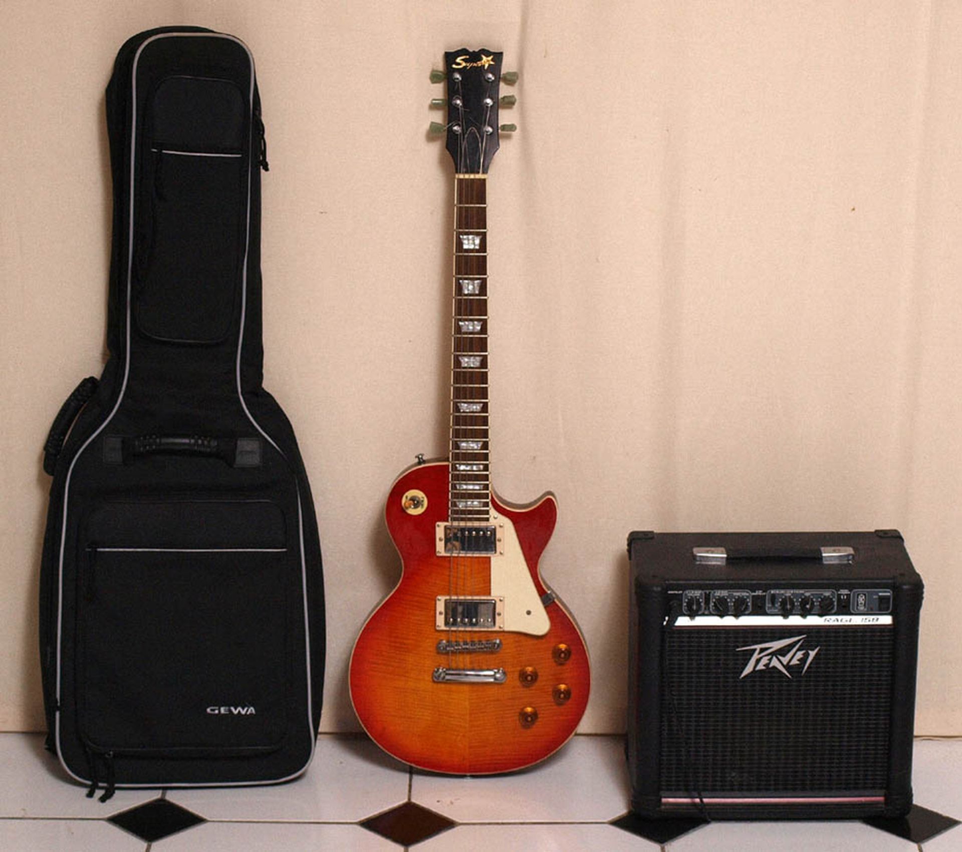 Rythmusgitarre Super 3Mit Tasche. Dazu Verstärker, Peavey Transtube Series, Modell Rage 158.