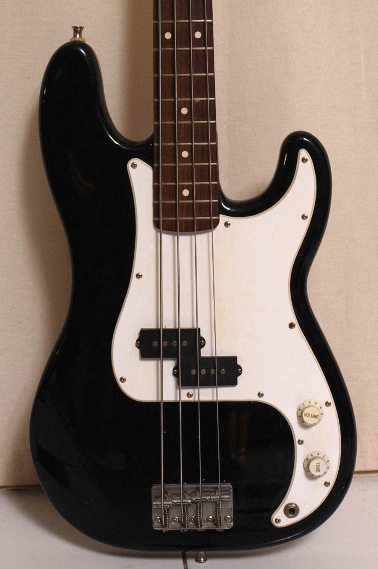 E-Bass, Fender SquireAufrufpreis: 100 EUR - Bild 2 aus 5