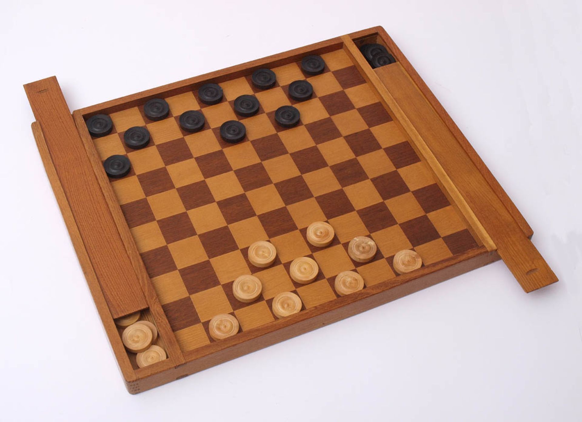 Schach- bzw. DamebrettMit integrierten Behältern für die Spielsteine. Dazu Kassette mit - Bild 2 aus 2