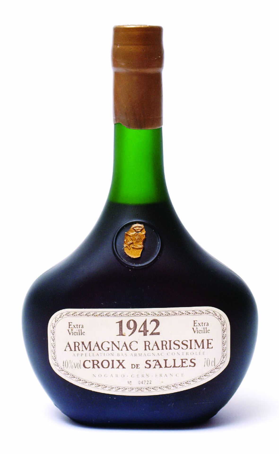 Armagnac "Croix de Salles", 1942Numerierte Flasche 04722, 0,7l. Mit Zertifikat. Füllstand über der