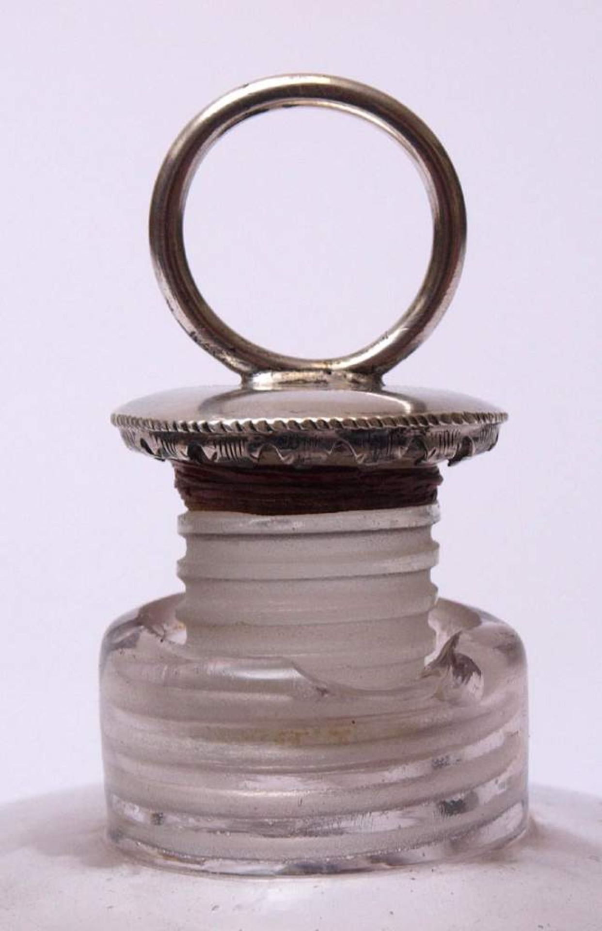 Kugelflasche, 18.Jhdt.Teils ausgekugelte Abrisskante. Glasschraubverschluss mit (wohl späterer) - Bild 5 aus 7