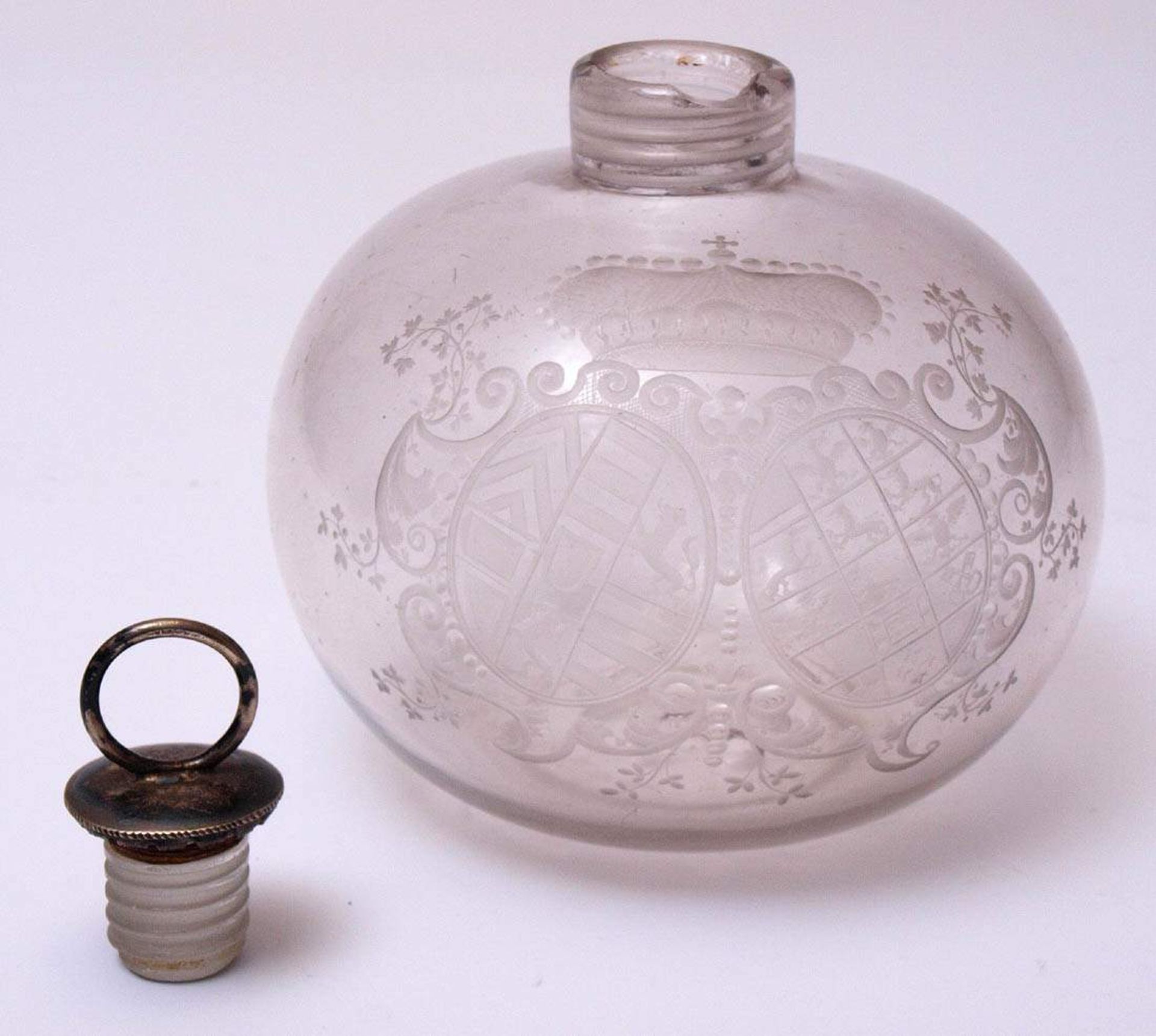 Kugelflasche, 18.Jhdt.Teils ausgekugelte Abrisskante. Glasschraubverschluss mit (wohl späterer) - Bild 2 aus 7