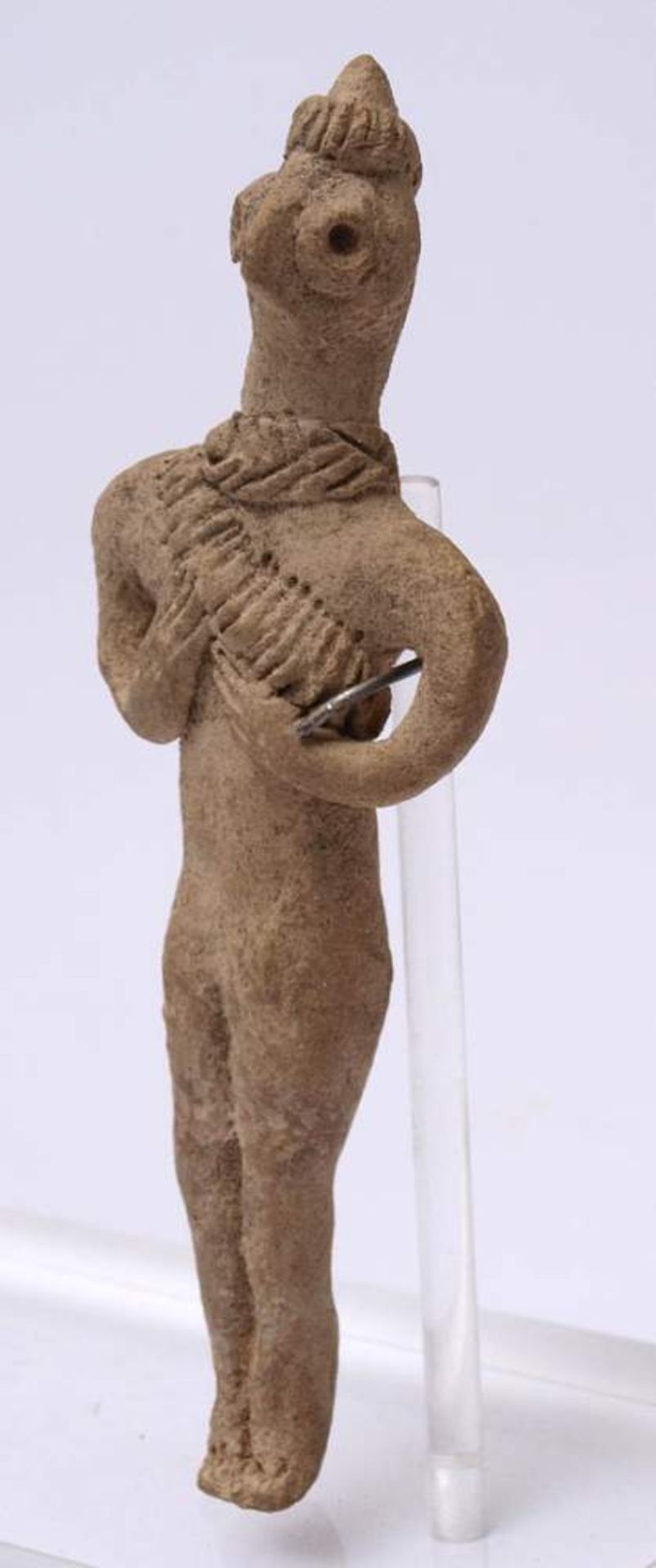 Syro-hethitisches Idol mit Hund, wohl frühes 2. Jahrtausend v.Chr.Weißer Ton. H.12,5cm bzw. 7x4,6cm. - Bild 9 aus 12