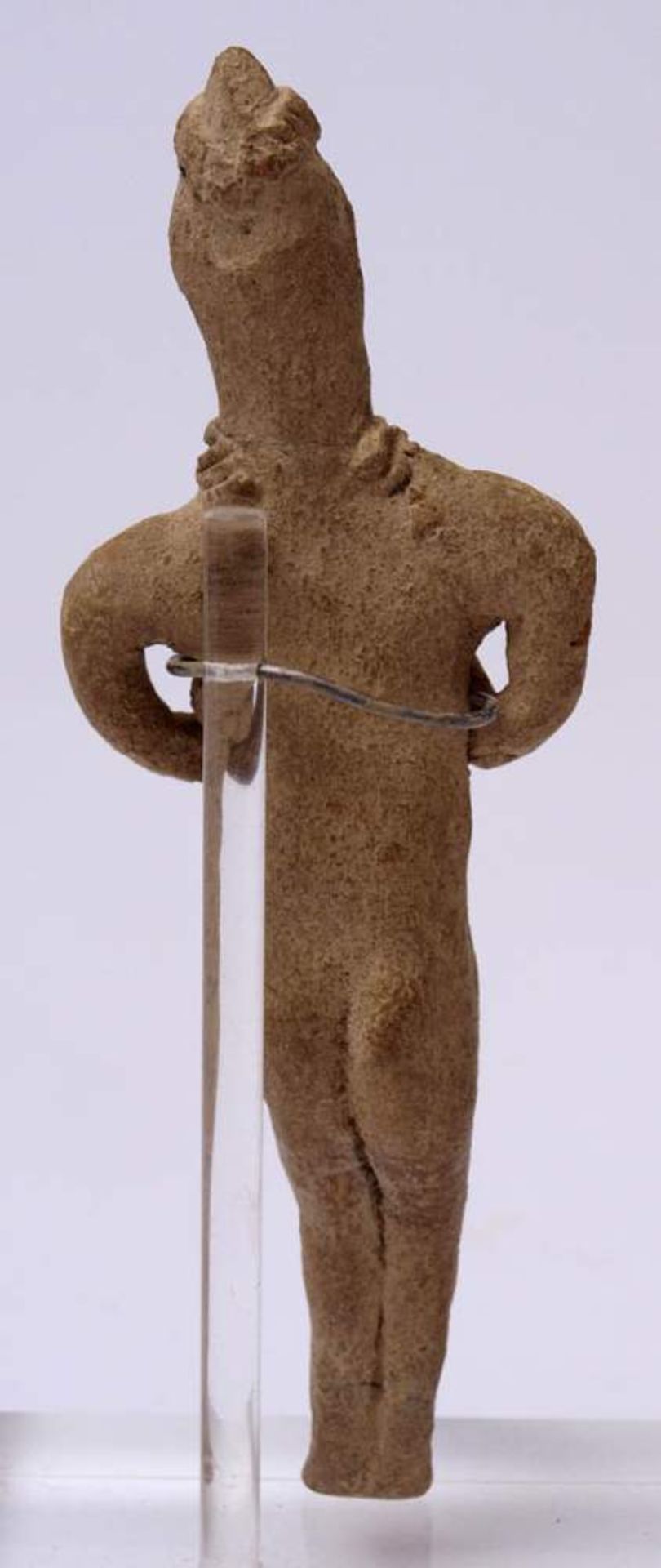 Syro-hethitisches Idol mit Hund, wohl frühes 2. Jahrtausend v.Chr.Weißer Ton. H.12,5cm bzw. 7x4,6cm. - Bild 11 aus 12