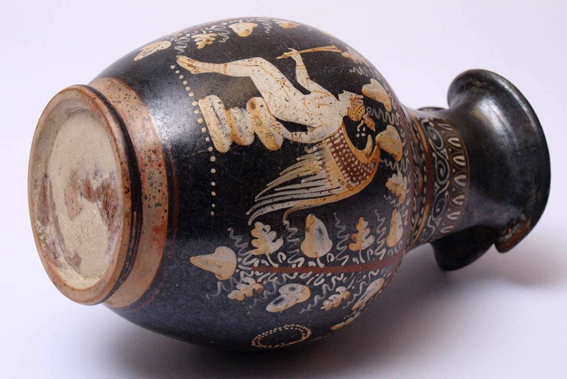 Apulische Oinochoe, wohl 4.Jhdt. v.Chr.Schwarzgrundige Weinkanne mit metallischem Schimmer im - Bild 16 aus 19