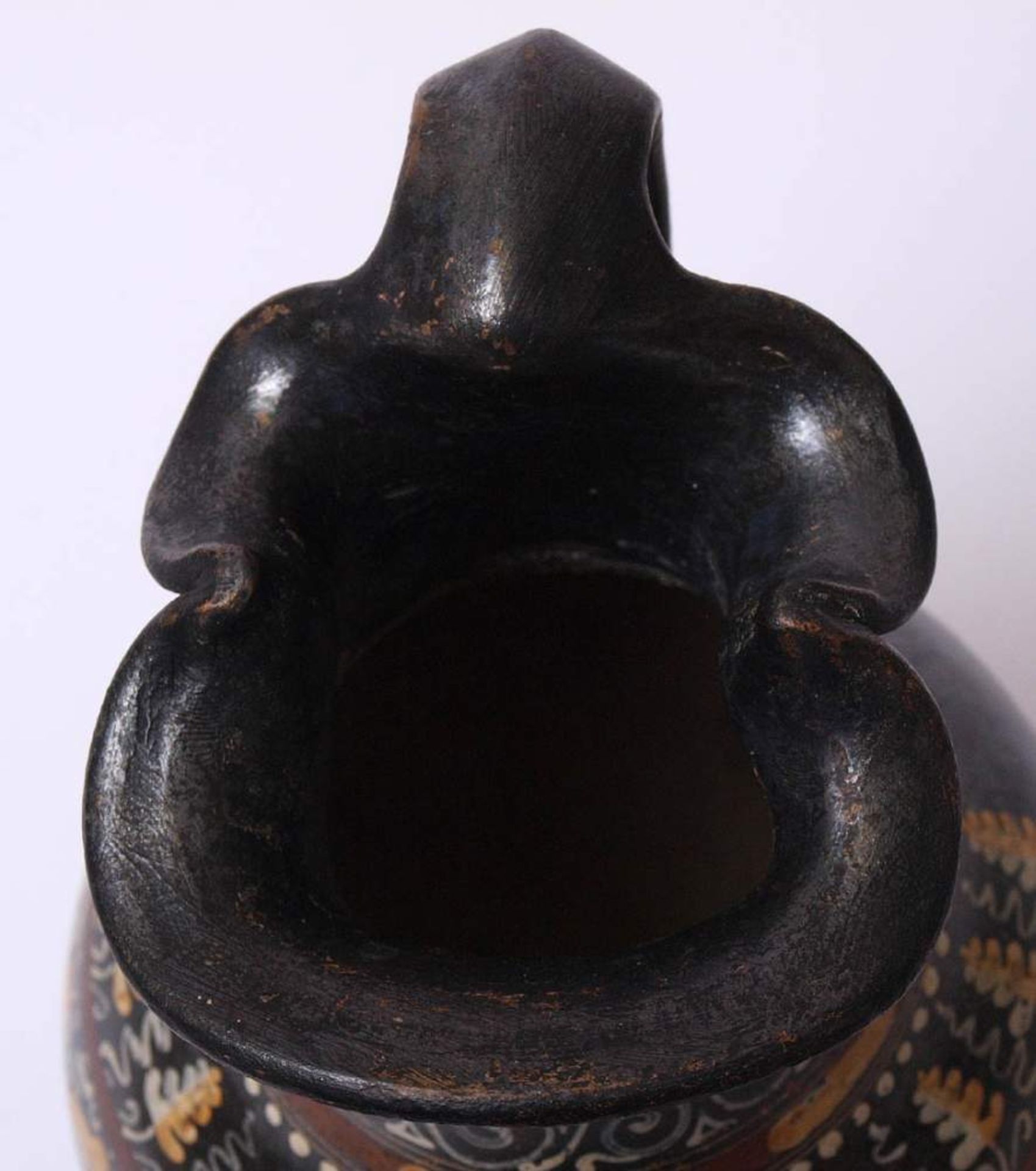 Apulische Oinochoe, wohl 4.Jhdt. v.Chr.Schwarzgrundige Weinkanne mit metallischem Schimmer im - Bild 19 aus 19