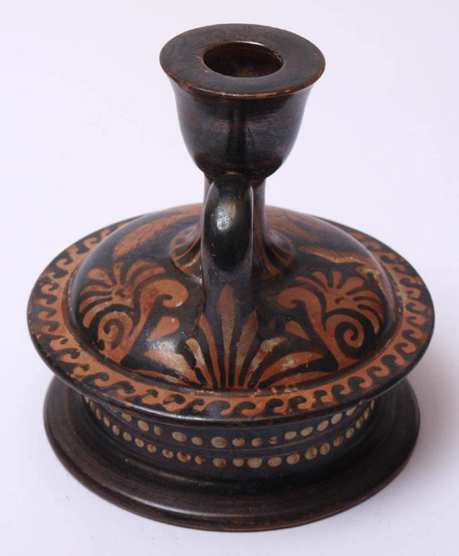 Apulische Epichysis, wohl 4.Jhdt. v.Chr.Schwarzgrundige Vase im Gnathia-Stil. Auf gewölbter - Bild 6 aus 10