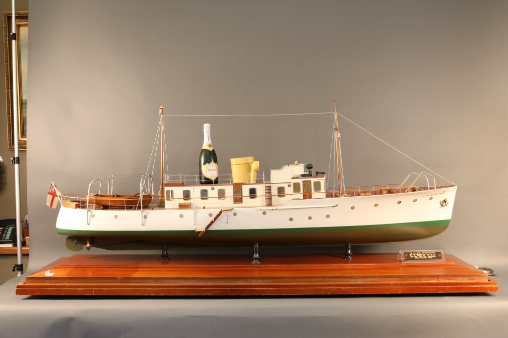 Vosper Yacht Builder's Model of Motor Yacht Ceto Original dockyard builder's model of "Motor - Image 5 of 5