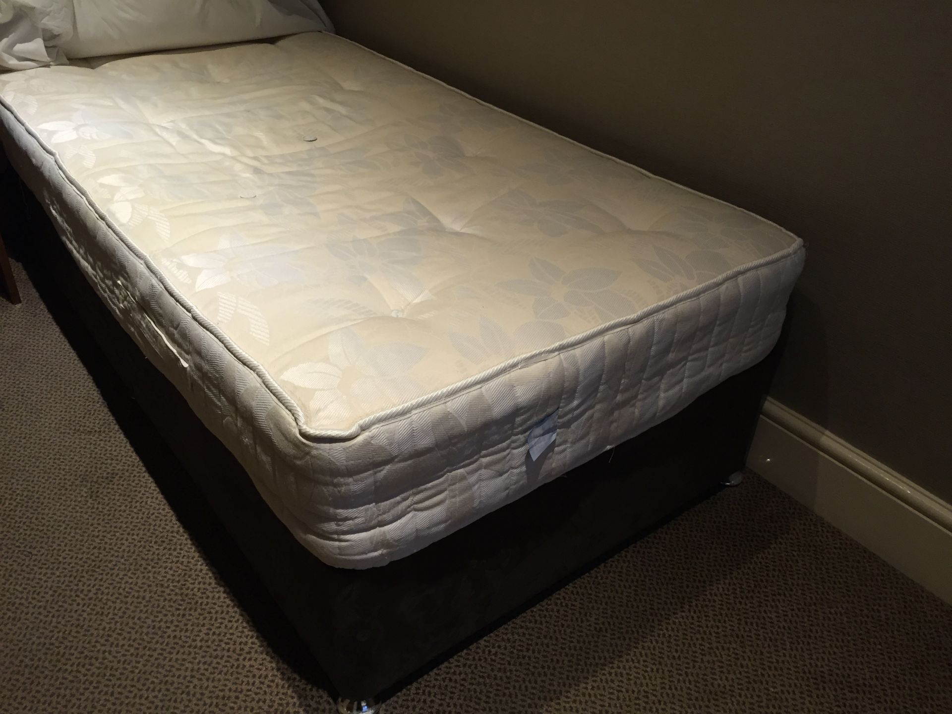 5 x Single beds, Inc base and mattress - Image 3 of 3