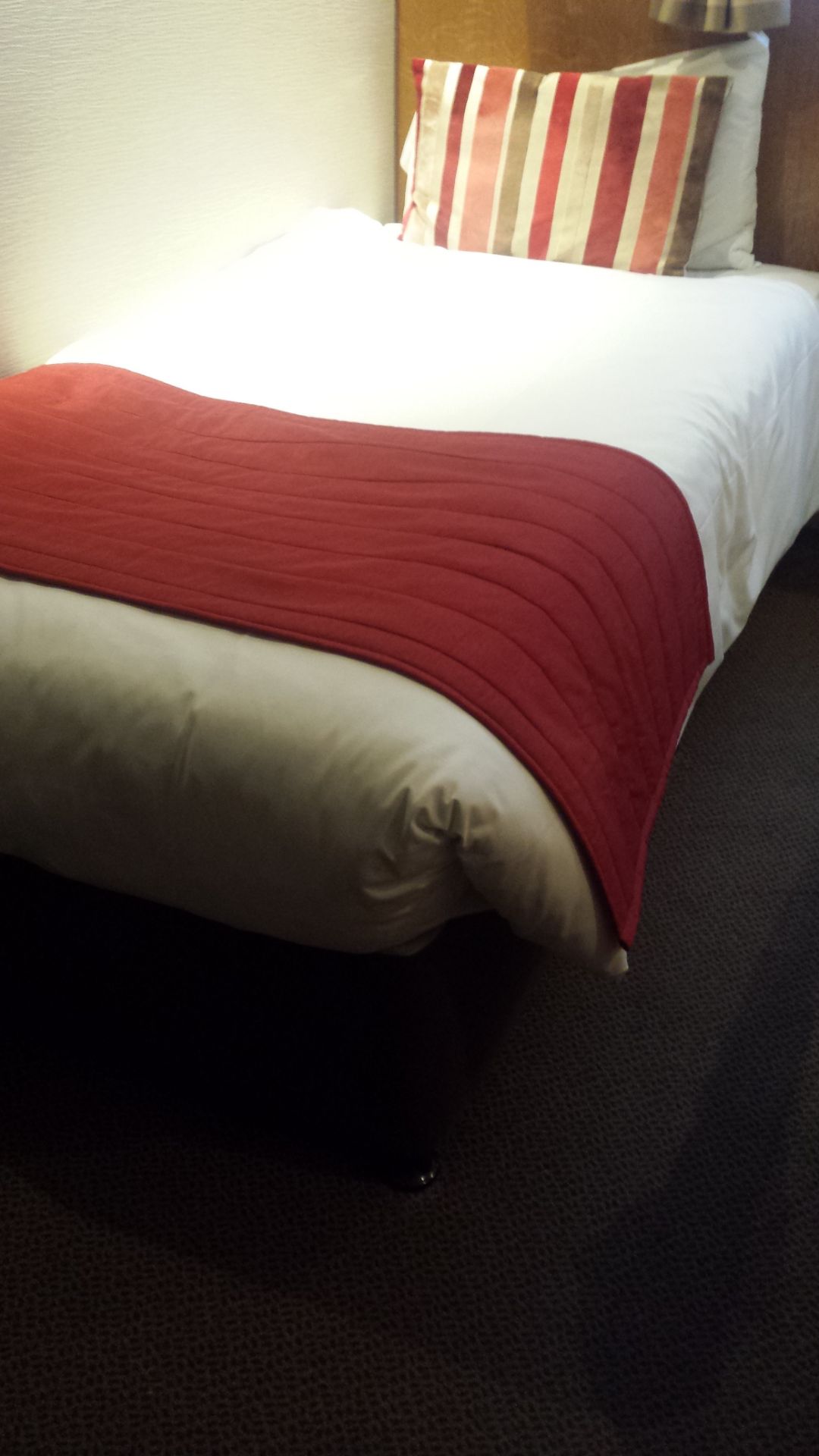 5 x Single beds, Inc base and mattress - Image 2 of 3