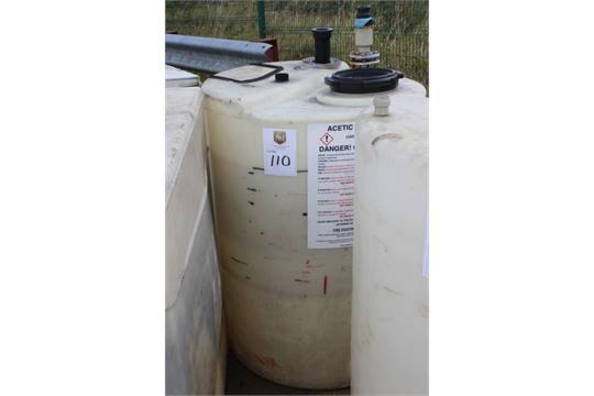 Plastic 500ltre Tank, rinsed but has contained Acetic Acid, 82cm dia x 110cm tall