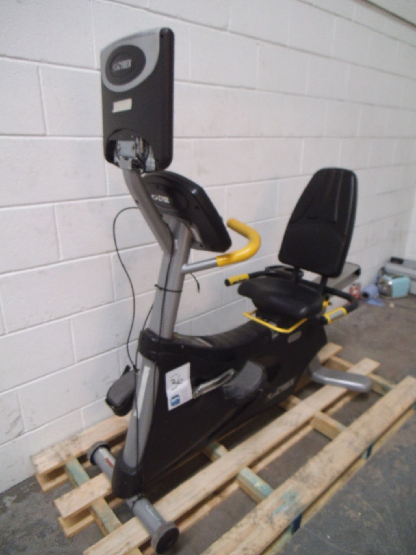 Cybex 530R Cyclone Recumbent Bike with Monitor Screen [021255