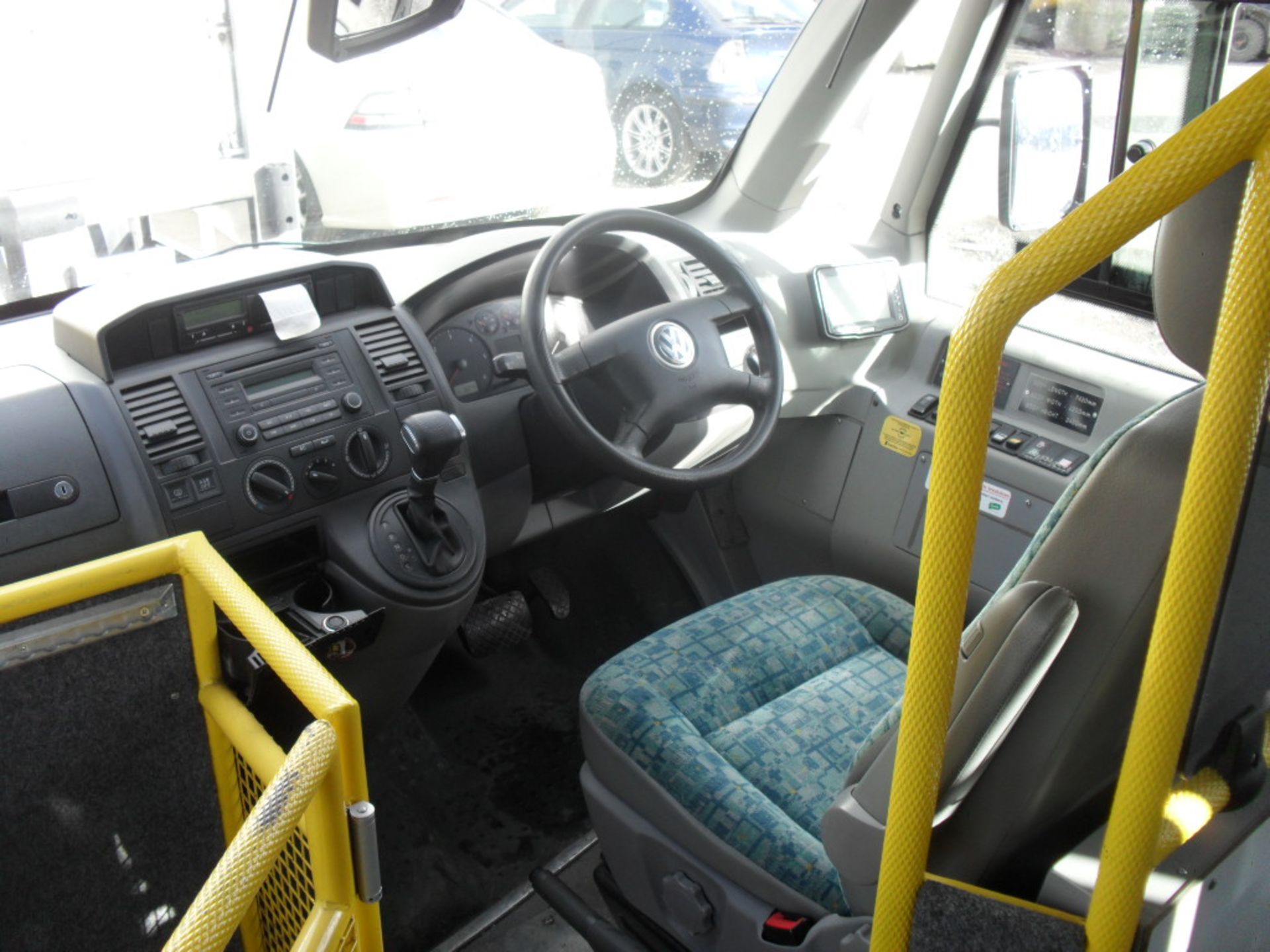 2007 VW Transporter based 12 seater mini bus with disabled access ramp. - Image 14 of 19